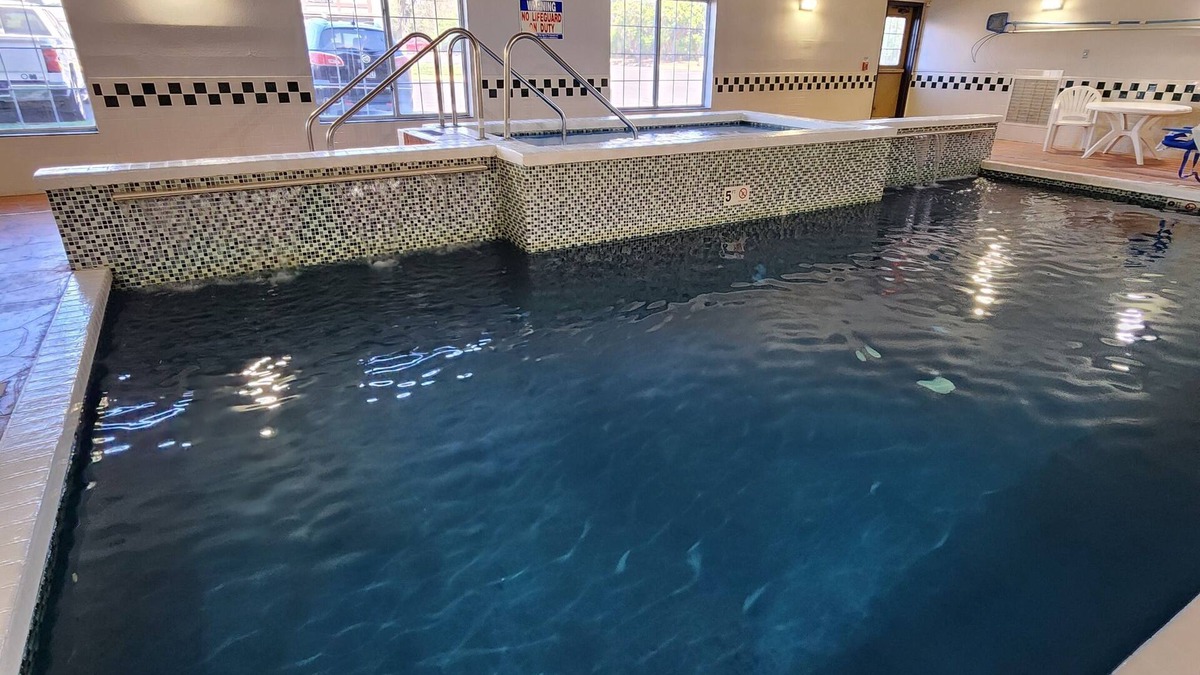 Topeka Hotel | Country Inn & Suites by Radisson, Topeka West, KS