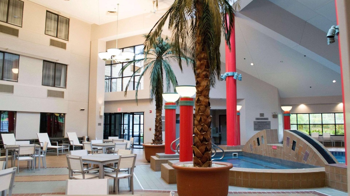 Erie Hotel | Country Inn & Suites by Radisson Erie