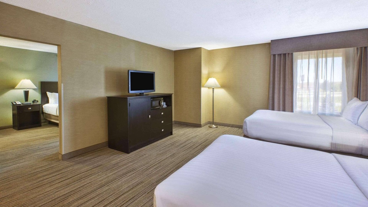 Benton Harbor Hotel | Country Inn & Suites by Radisson, Benton Harbor-St. Joseph, MI