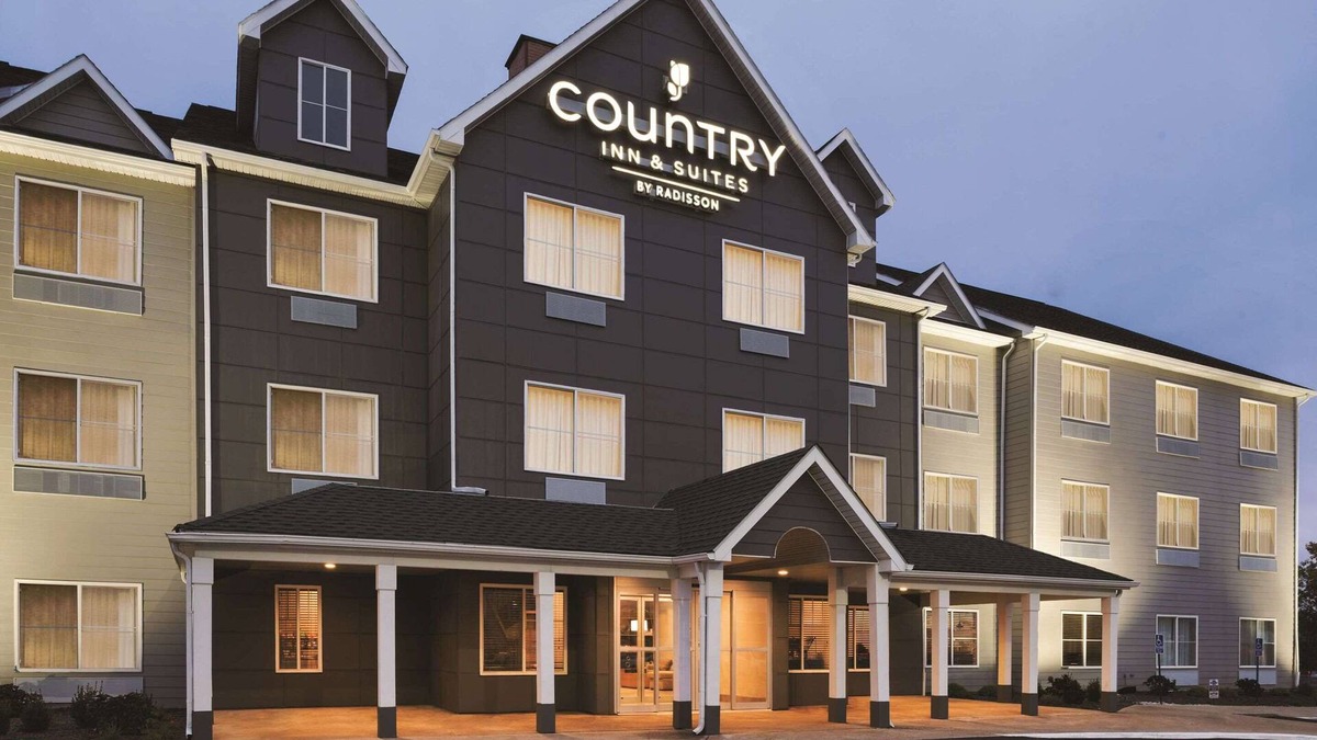 Southport Hotel | Country Inn & Suites by Radisson, Indianapolis South, IN