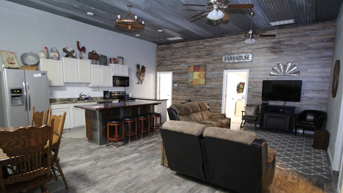 Broken Arrow House | Country Living 15 Minutes From Downtown Tulsa