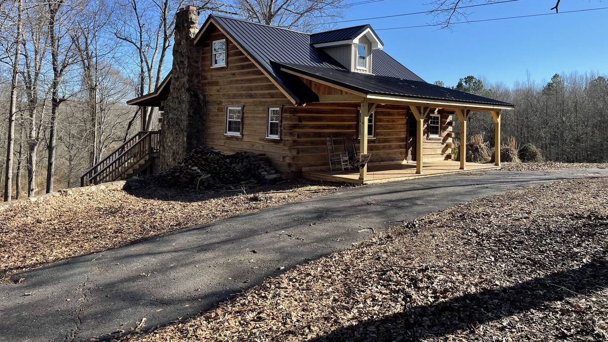 Simpsonville Cabin | Country Log Cabin on The Reedy River