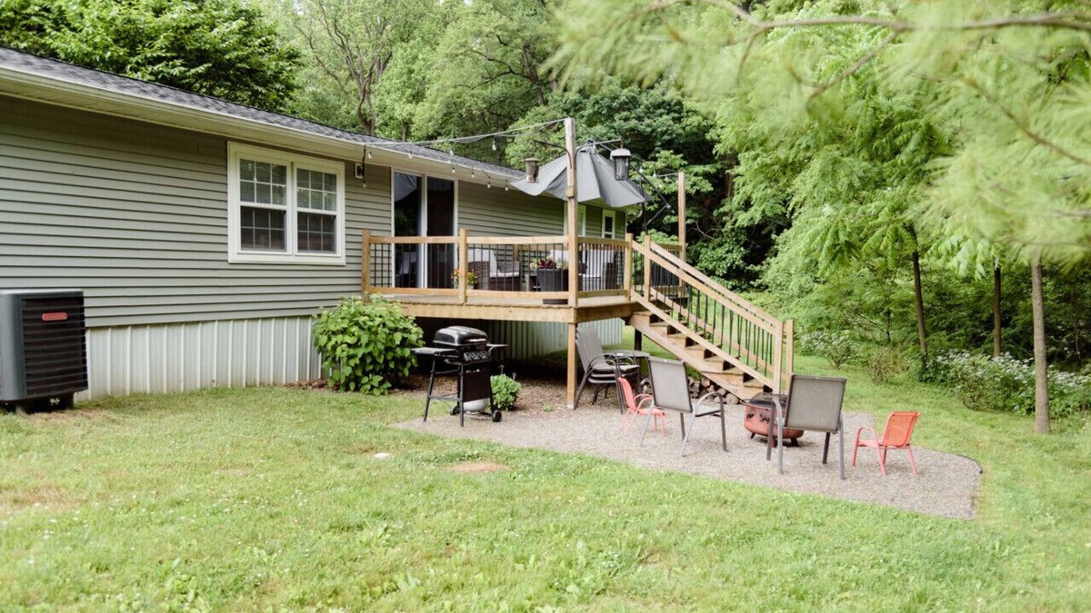 Parkesburg House | Country Outback Cozy Home *W/Camp Fire Pit*