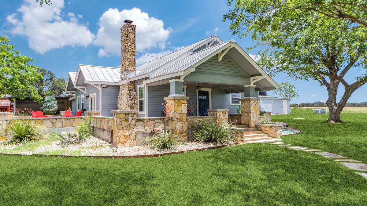 Comfort House | Country Ranch Home on 10 acres in Texas Hill Country - Family/Company Retreats