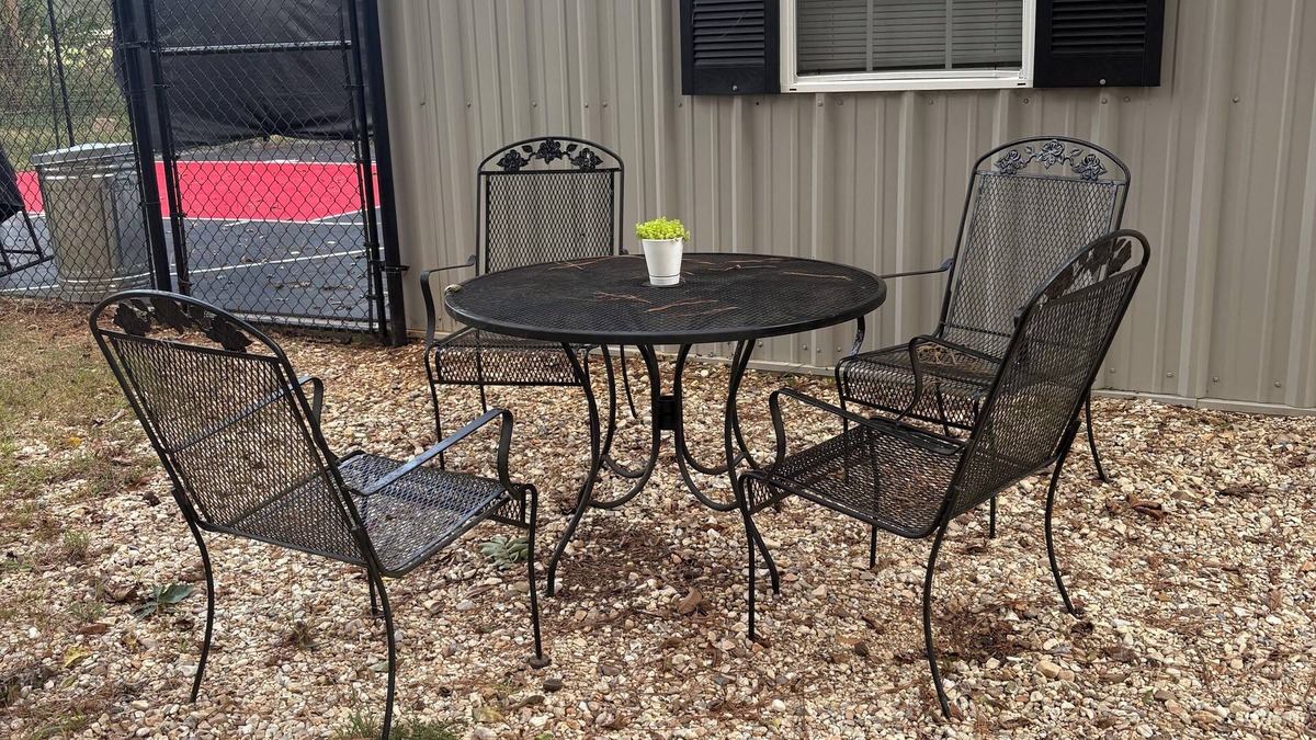 Eastabuchie Apartment | Country retreat within minutes to several towns with outdoor games ,petting farm