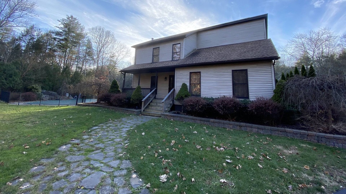 Mount Marion House | Country Setting Close to Town