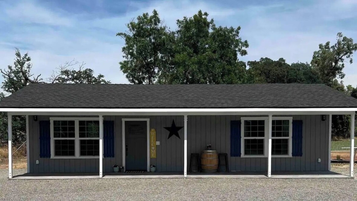Red Bluff House | Country setting with large pool