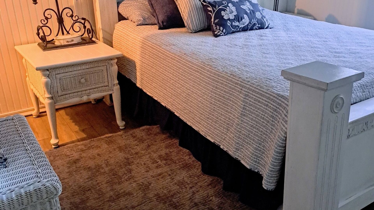 Lake Placid House | Country style 2-bedroom bungalow in Lake Placid with WiFi