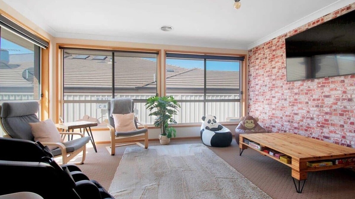 Estella House | Country Views - Firepit, Ideal Family Retreat