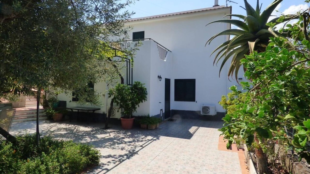 Patti House | Country villa with a view of the Aeolian Islands