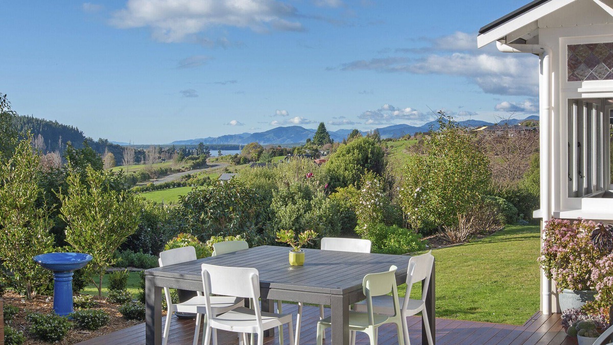Redwood Valley House | Countryside Magic - Lovely home with views of the Sea & just 6-min from Mapua!
