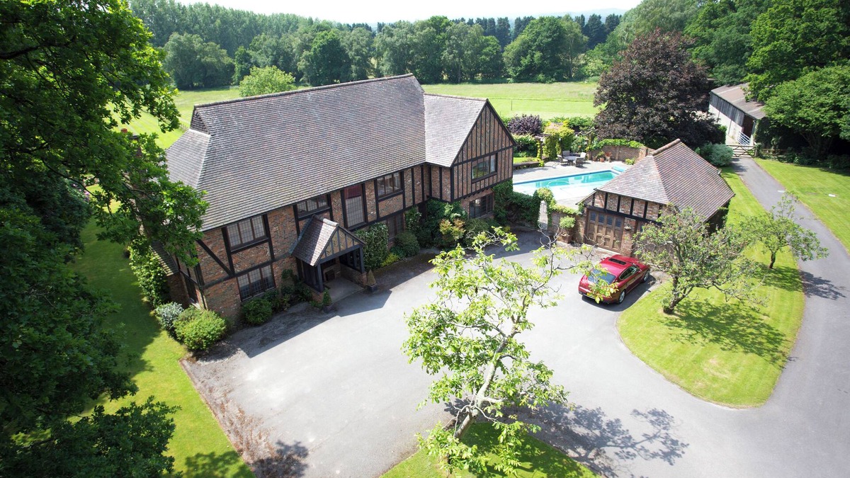 Liphook House | Countryside Manor House with Pool and Rural Views