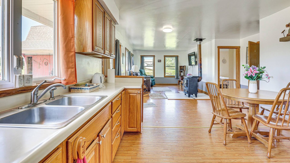 Bristolville House | Countryside Retreat in Middlefield ~ 7 Mi to Town!