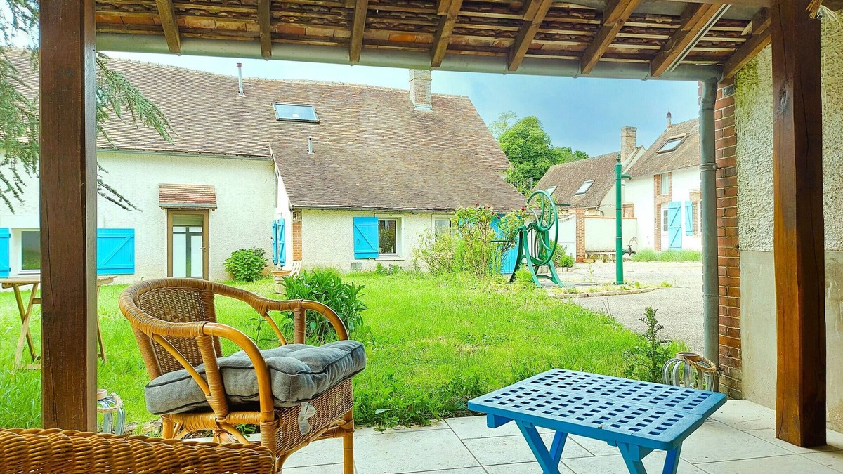 Ouerre Cottage | Countryside Retreat with Yoga and Massage Facilities, Near Historic Sites