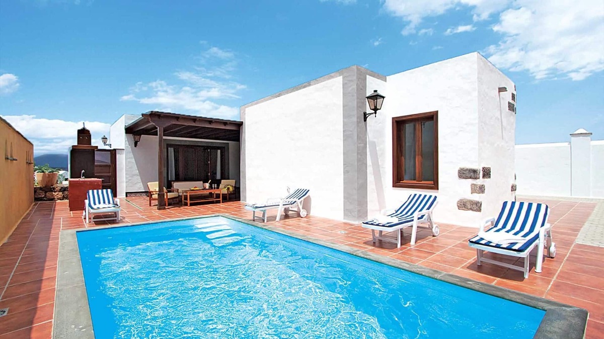 Yaiza Villa | countryside villa, private pool, bbq, pergola