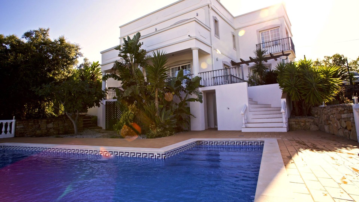 Quinta das Raposeiras House | Countryside villa with panoramic wrap around views