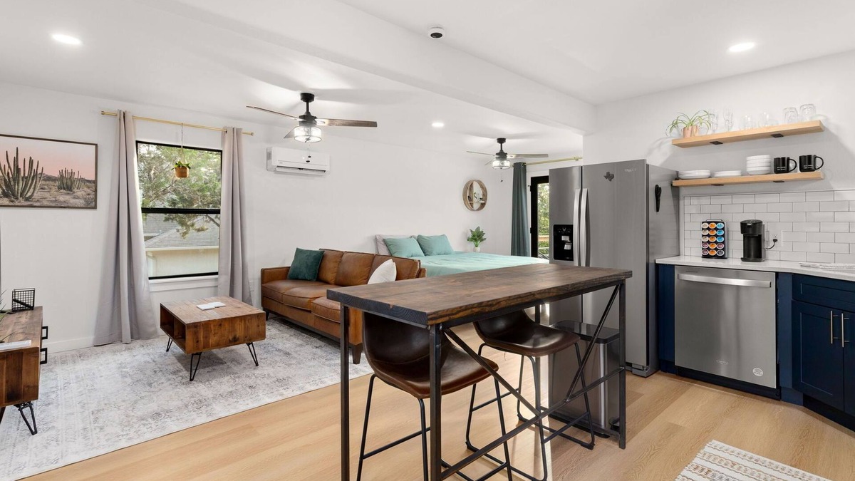 Canyon Lake Apartment | Couple's Lake View Getaway! - Kayaks, Paddle Boards + Pet Friendly -
