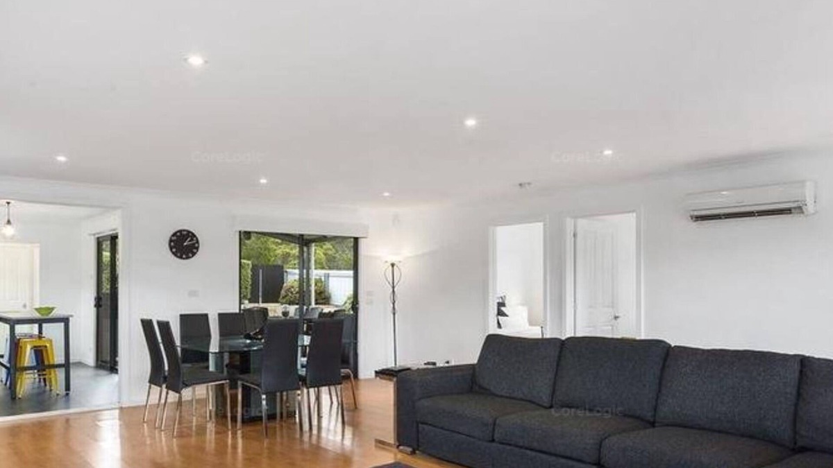 Orford House | Couples Coastal Holiday Home-close to beach, shop, park & boat ramp Orford