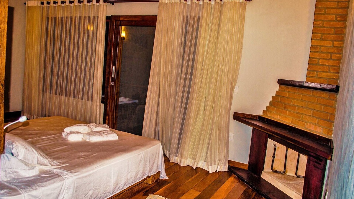 Passa Vinte Ski Chalet | Couples cottage with whirlpool and fireplace