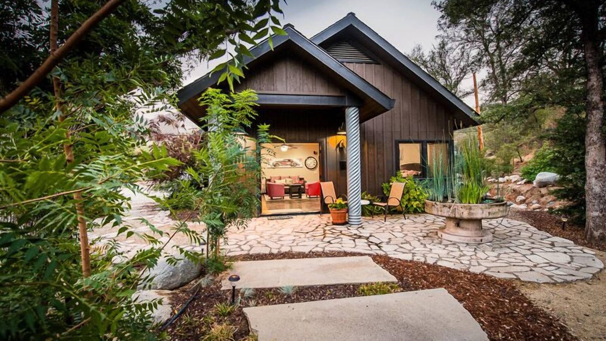 Three Rivers Apartment | Couples Retreat at The Annex Suite w/River Access - 7 Minutes to the Sequoia's!