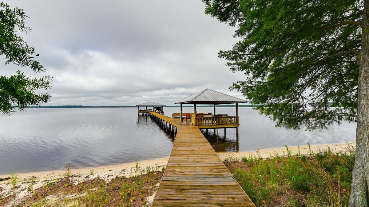 Council House | Couples Retreat on Bay Tree Lake