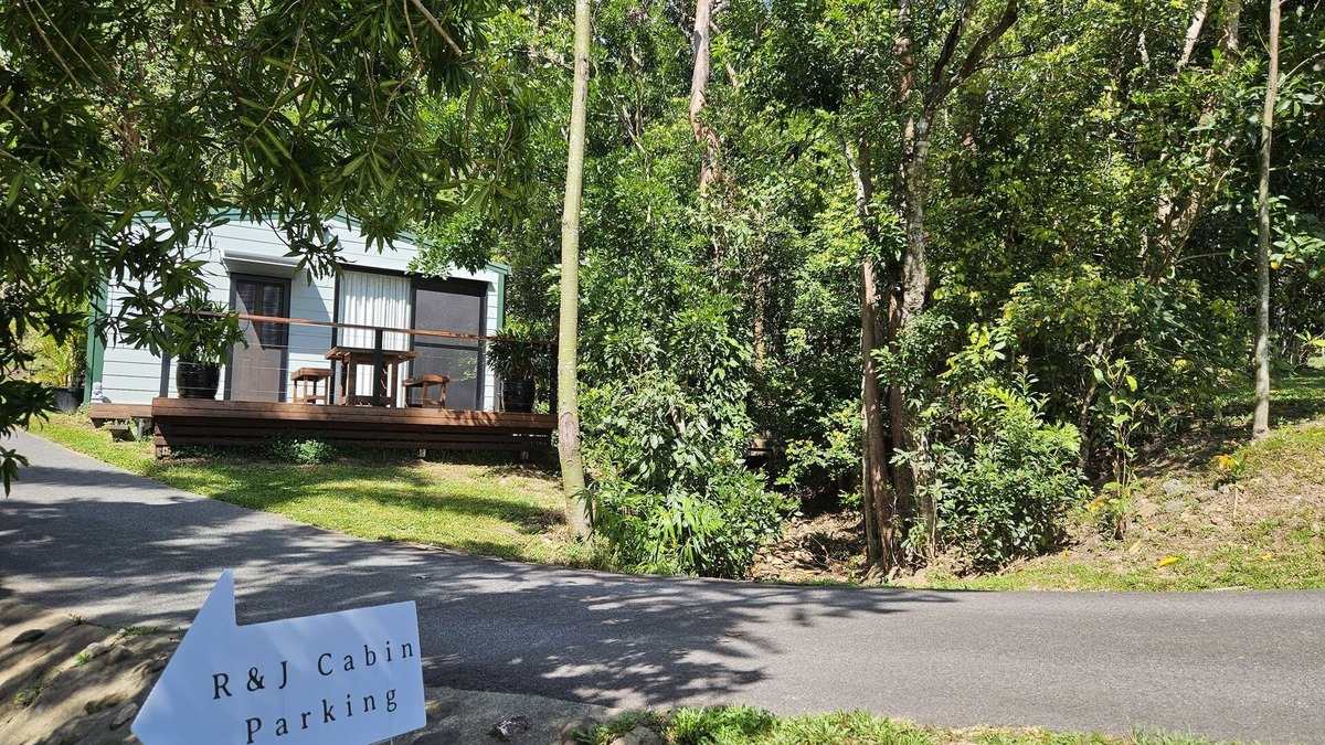 Gordonvale Cabin | Couples Retreat spa & massage cabin Cairns