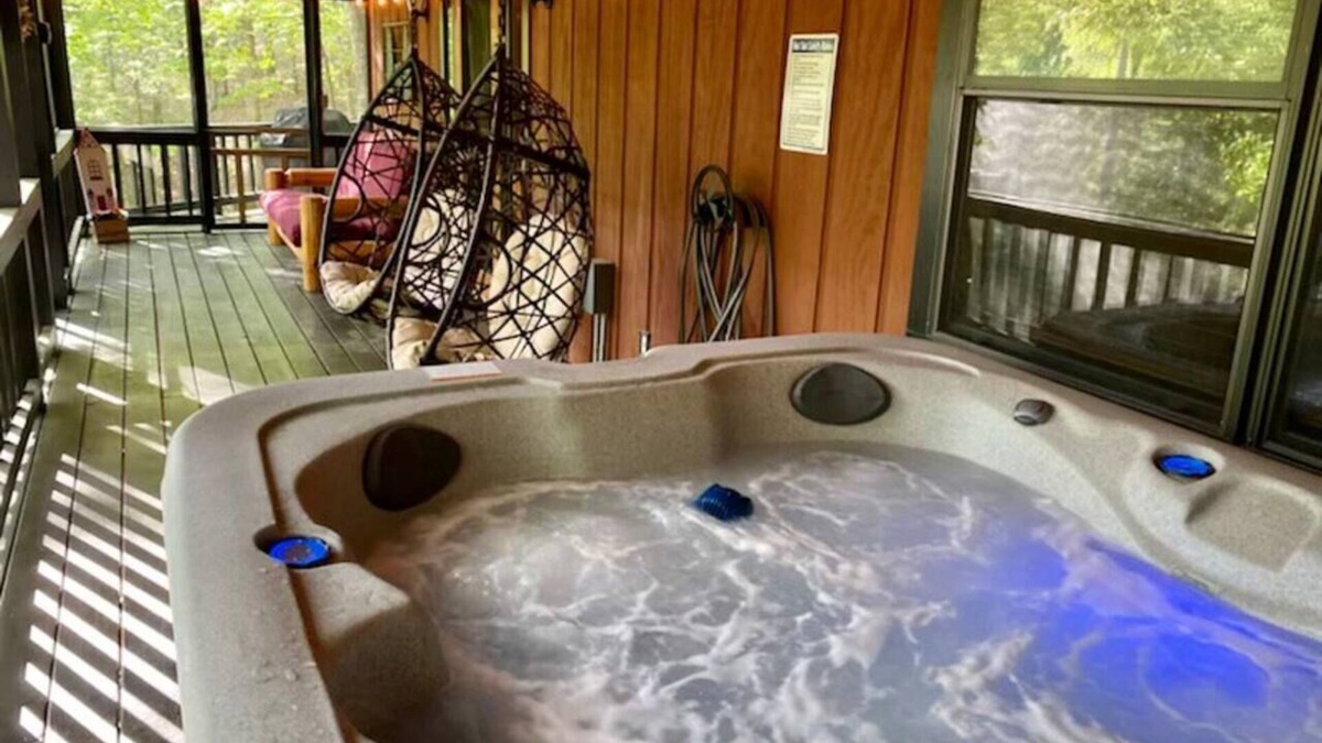Morganton Cabin | Couples & Small Families: Modern, Cozy & Relaxing