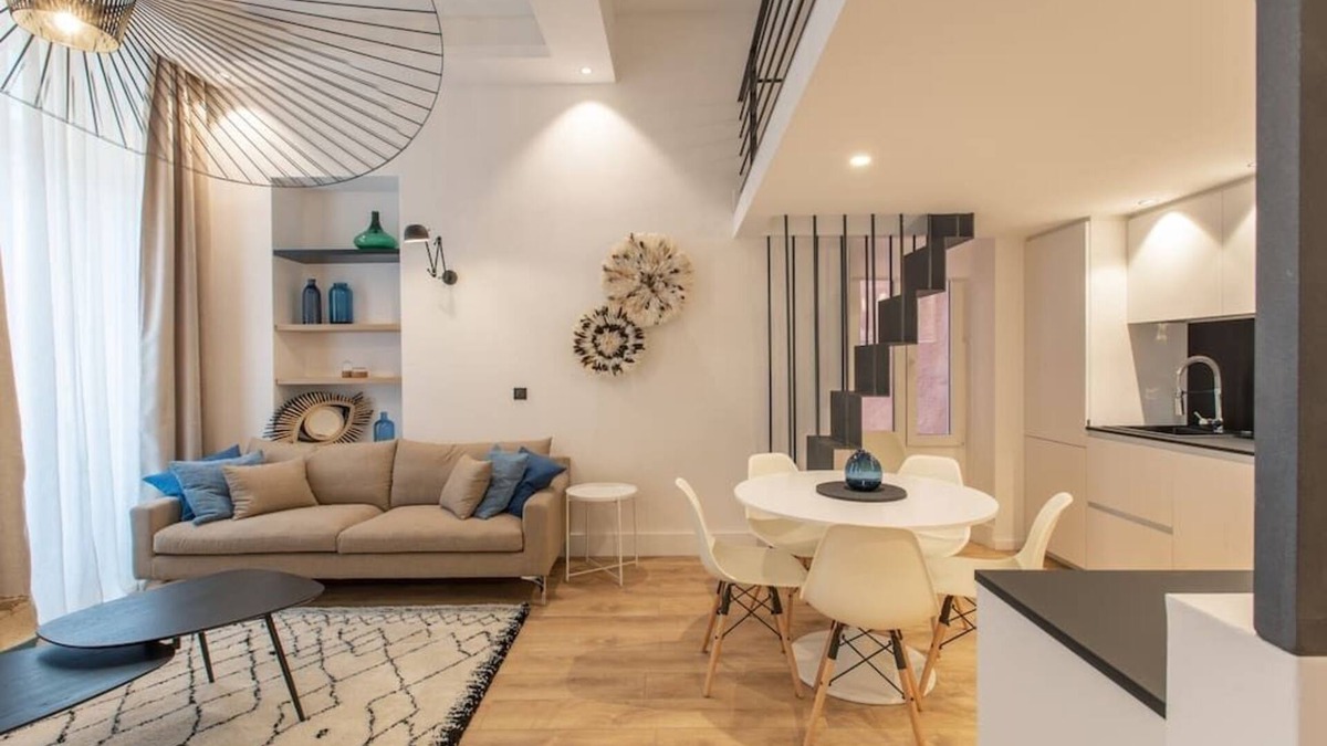 Old Town Apartment | COURS SALEYA : Brand-new! Old town and beach