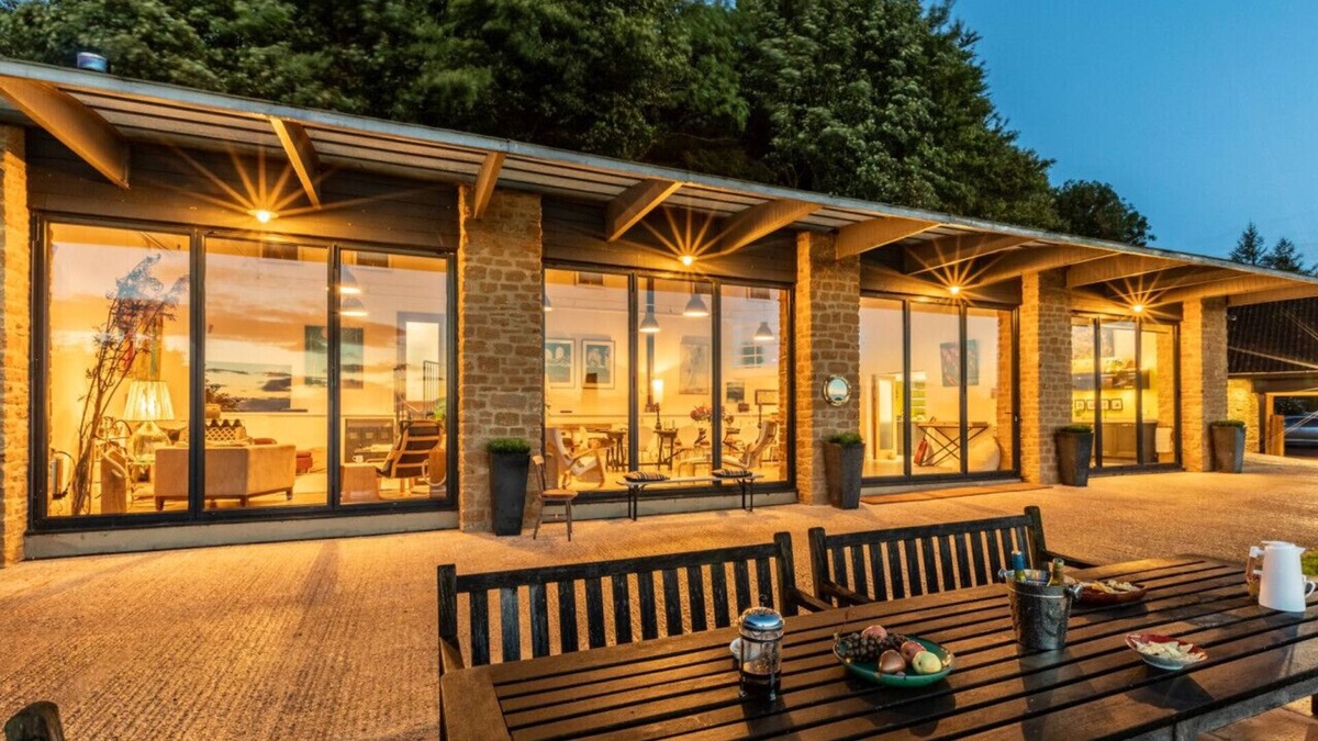 Chedington House | Court Farm Gallery - Six Bedroom House, Sleeps 12