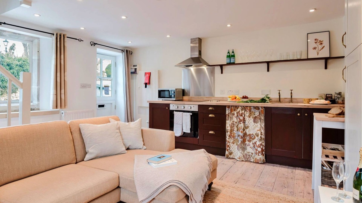 Painswick House | Courtside Cottage by Interhome