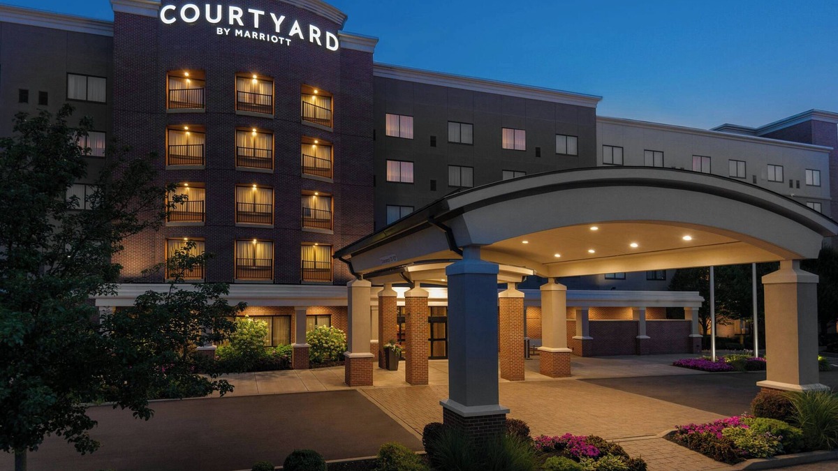 Cheektowaga Hotel | Courtyard Buffalo Airport