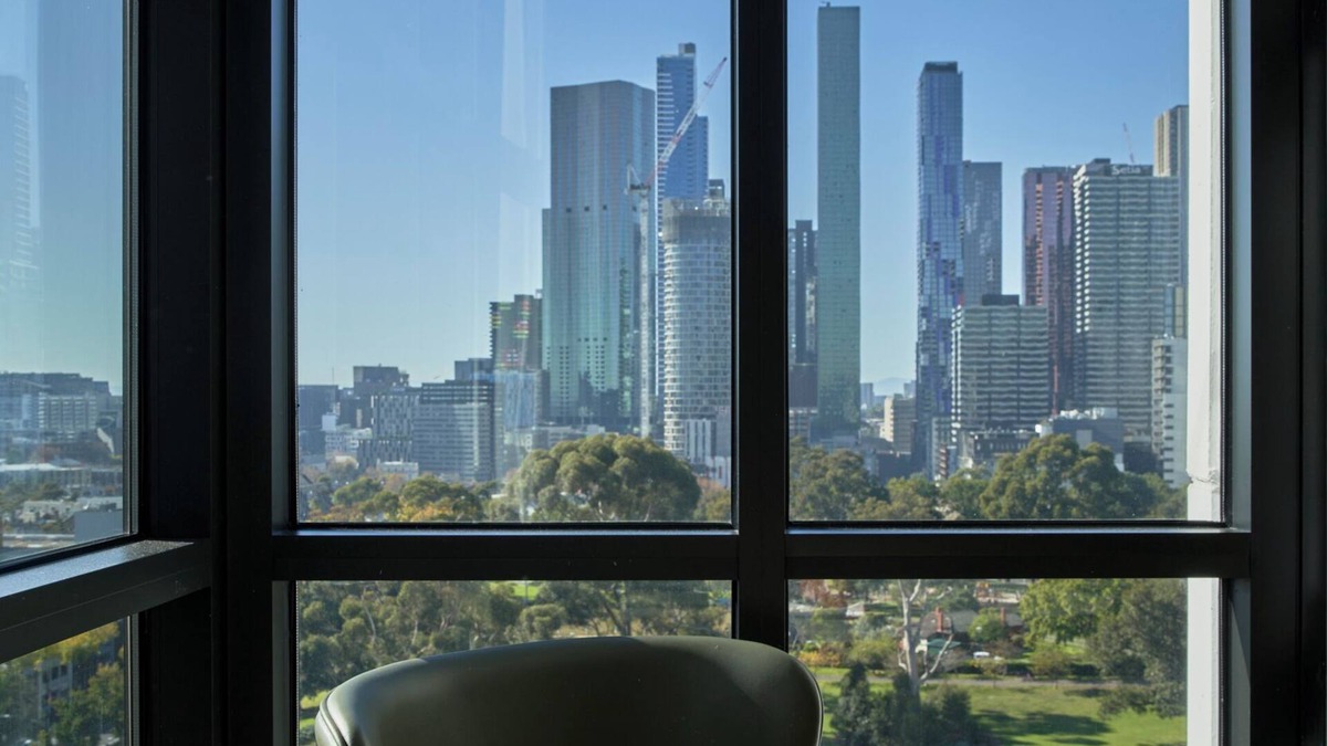 Melbourne Central Business District Hotel | Courtyard By Marriott Melbourne Flagstaff Gardens