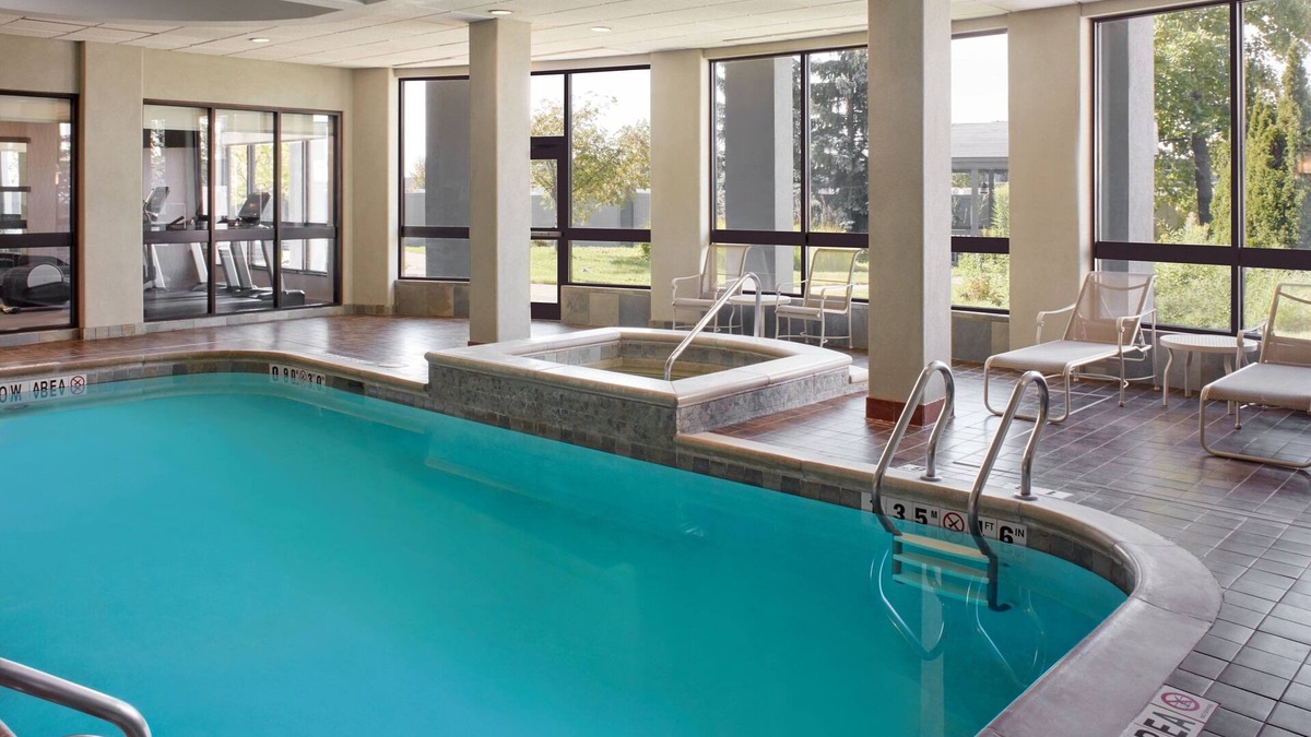 Northeast Mississauga Hotel | Courtyard by Marriott Mississauga - Airport Corporate Centre West