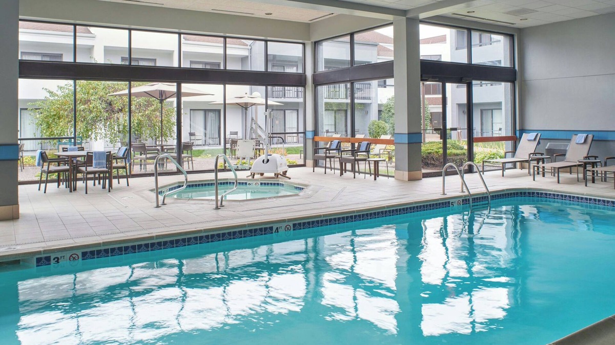 Troy Hotel | Courtyard by Marriott Detroit Troy