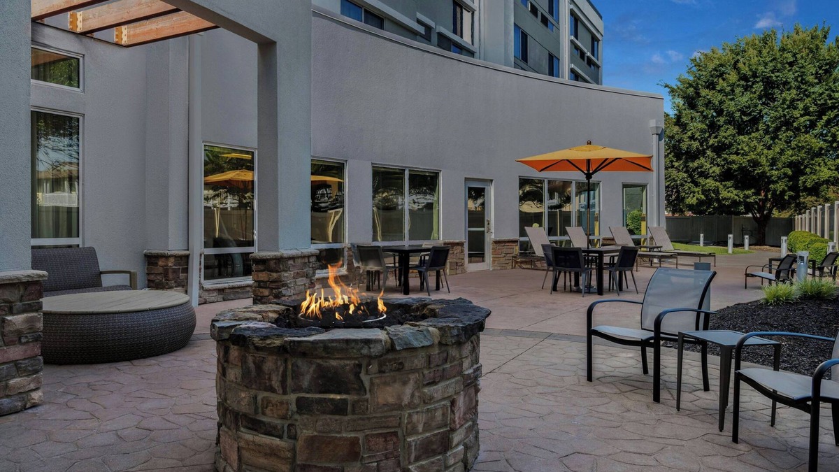 Evansville Hotel | Courtyard by Marriott Evansville East