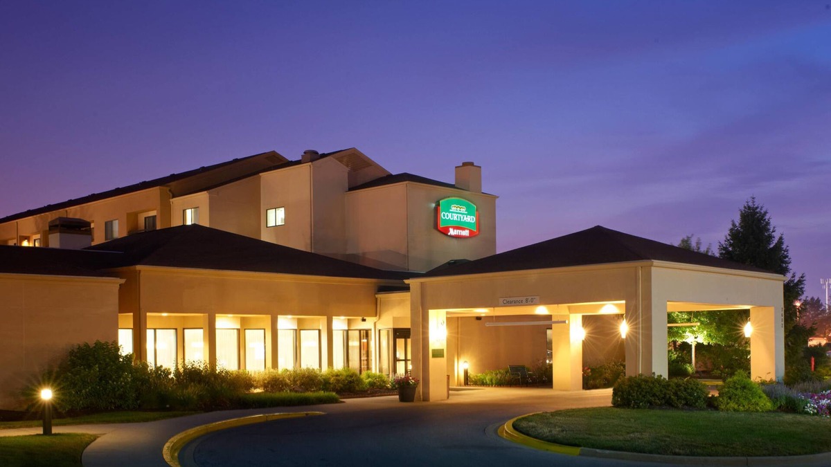 Wayne Hotel | Courtyard by Marriott Indianapolis Airport