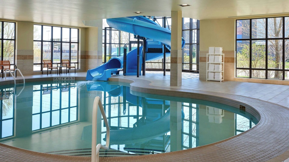 Kingston Hotel | Courtyard by Marriott Kingston Highway 401/Division Street