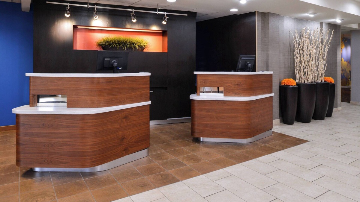 Brown Deer Hotel | Courtyard by Marriott Milwaukee Brown Deer