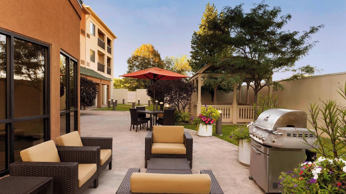 Orange Prairie Hotel | Courtyard by Marriott Peoria