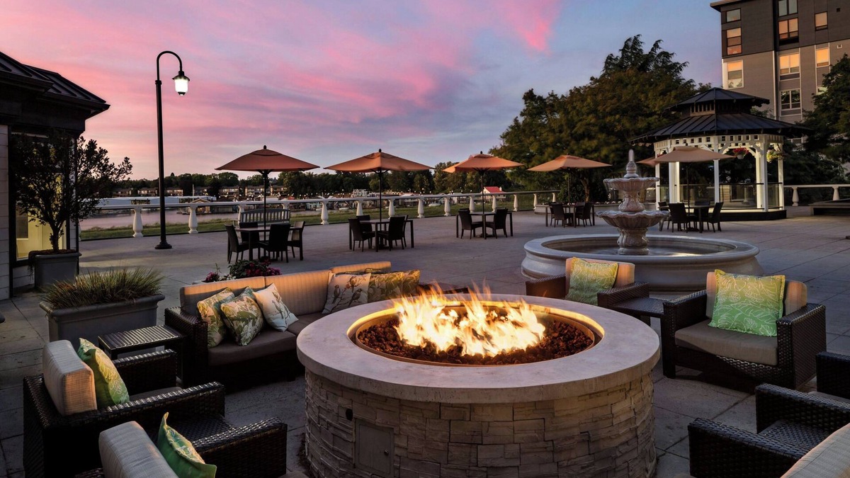 Bridgeton Hotel | Courtyard by Marriott Portland North
