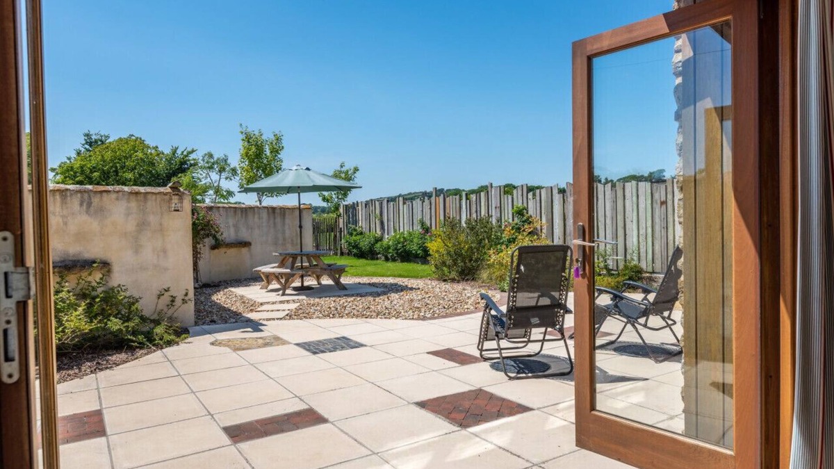 West Compton House | Courtyard Cottage - Three Bedroom House, Sleeps 6