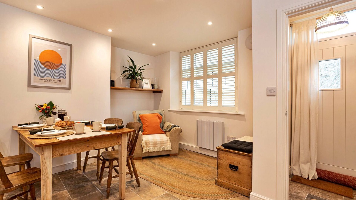 Kendal Ski Chalet | Courtyard Cottage