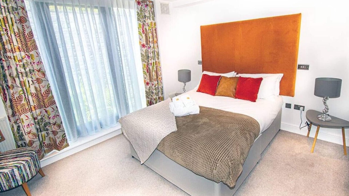 Penarth Hotel | Courtyard Double Room - Penarth Seafront