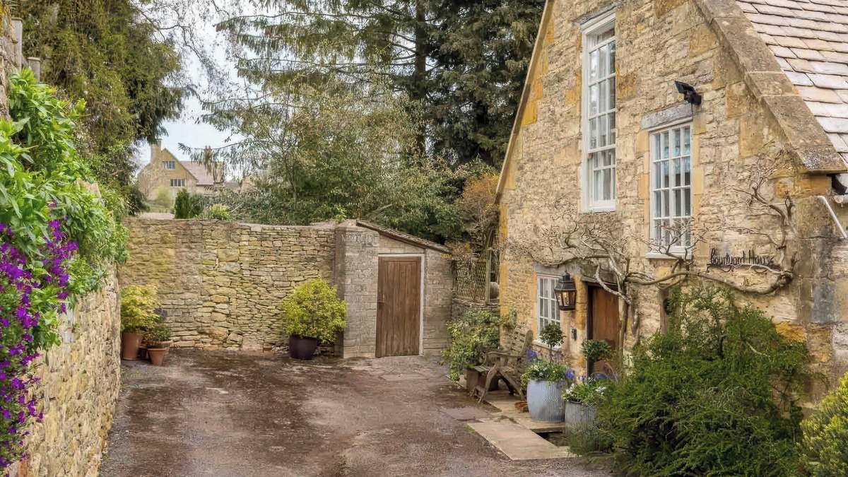 Blockley Cottage | COURTYARD HOUSE, family friendly, with open fire in Blockley