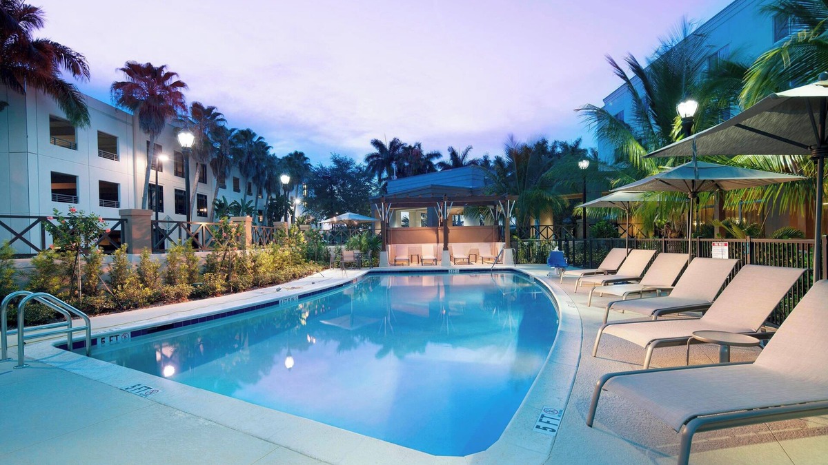 Abacoa Hotel | Courtyard Palm Beach Jupiter