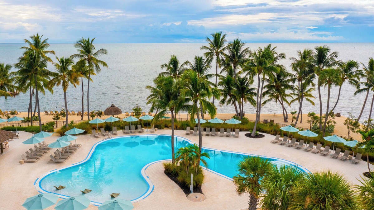 Islamorada Hotel | Courtyard View King Room w/Balcony, Outdoor Pool & Free Parking