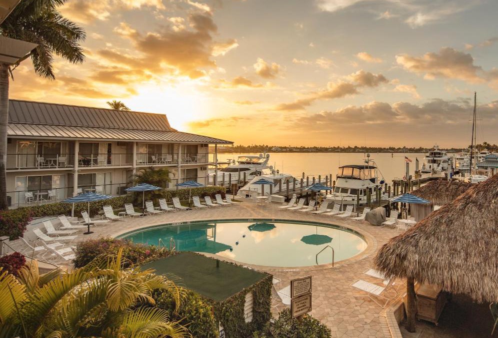 Old Naples Hotel | Cove Inn on Naples Bay