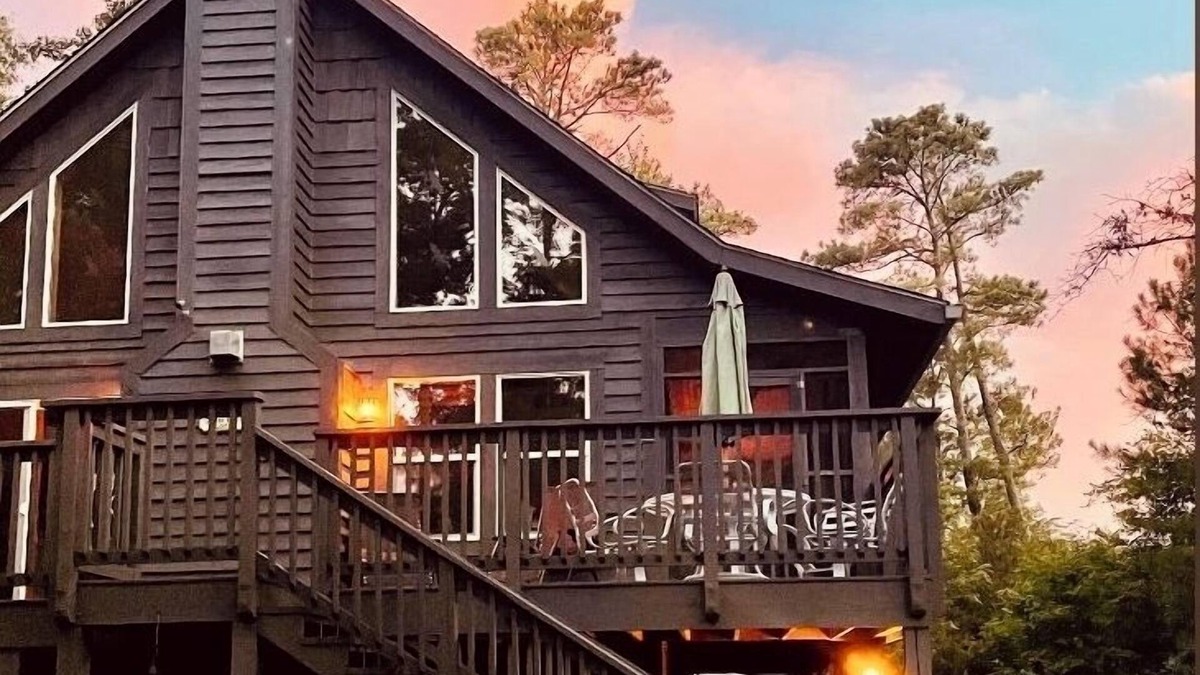 Lusby Cabin | Cove Point Beach Retreat. Fossil Hunting & More. Come Relax & Explore!