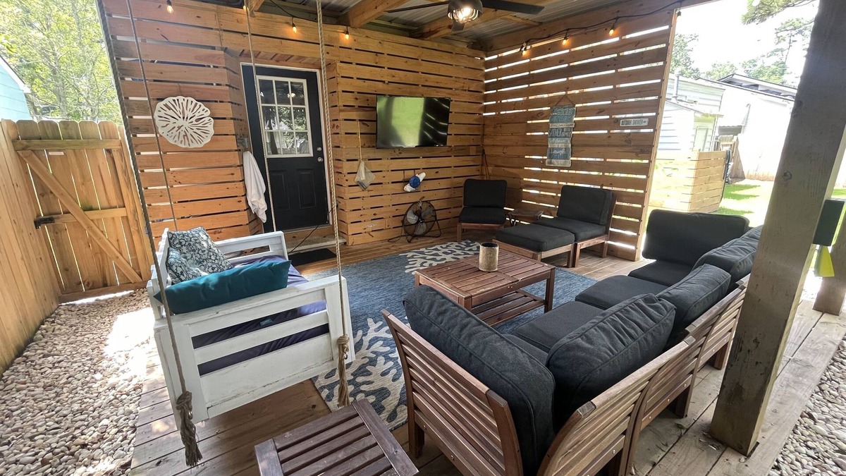 North Charleston House | Covered patio, fenced back yard, open floor plan