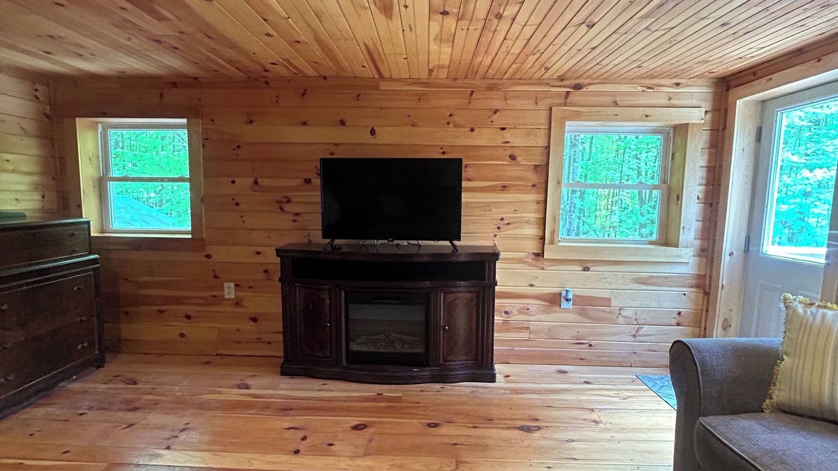 Schuylerville Apartment | Coveville Cabin- Cozy Adirondack style Studio